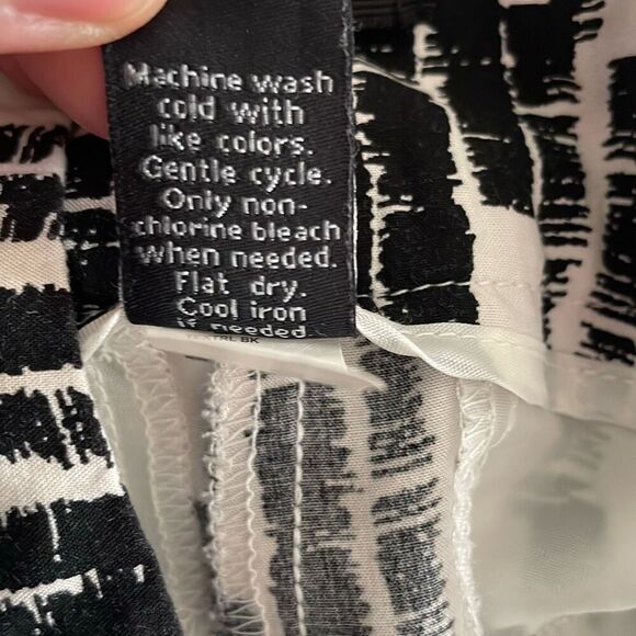 Lightweight Belted Printed Shorts 6 - Picture 12 of 12